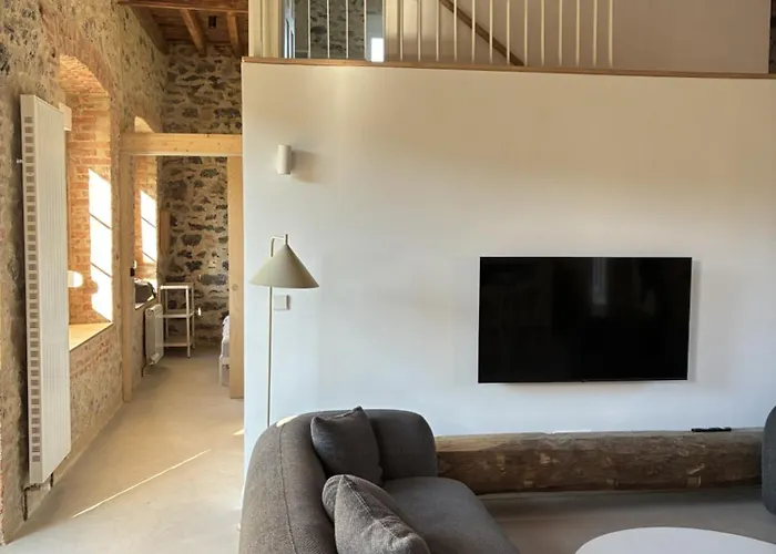 Casa De Aldea Escuelas De Linares, 18 * Linares (Asturias)